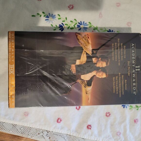 Lot of 3 VHS 90s Movies, Face/Off & Titanic Sealed, Dances W/ Wolves unsealed - Picture 8 of 16